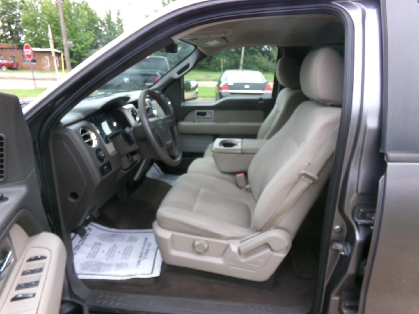 2010 Gray /Gray Ford F-150 XLT SuperCrew 5.5-ft. Bed 2WD (1FTFW1CVXAK) with an 5.4L V8 SOHC 24V FFV engine, 4-Speed Automatic transmission, located at 401 First NE, Bearden, AR, 71720, (870) 687-3414, 33.726528, -92.611519 - Photo#6